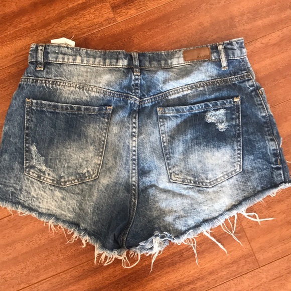 Distressed denim shorts 💕 - Picture 2 of 2